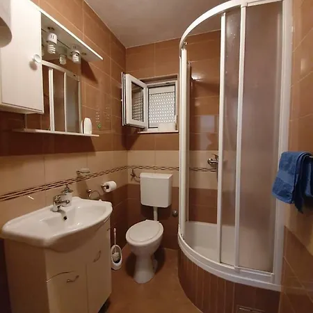 Dahlia Apartment