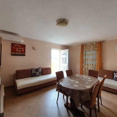 Dahlia Apartment